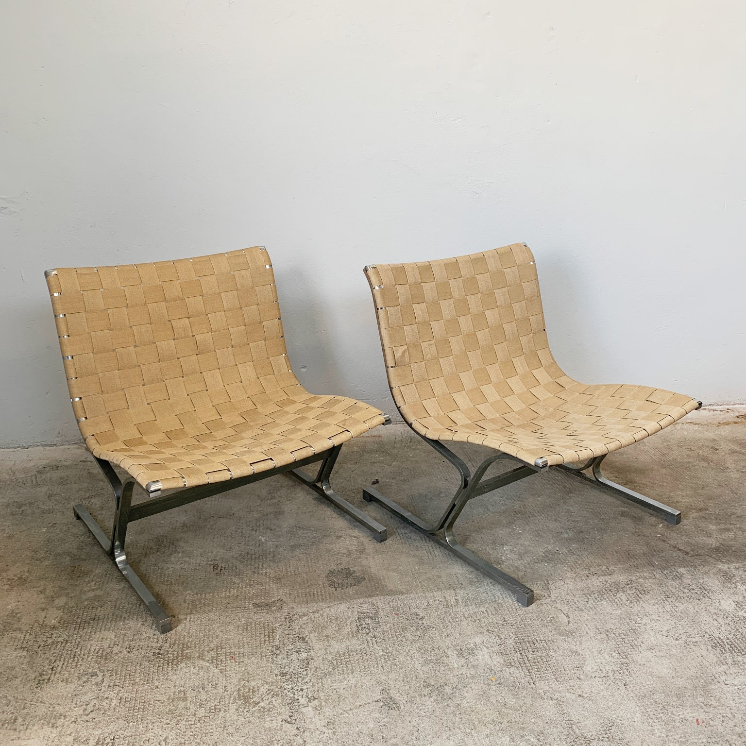 Ross Littell per ICF <br> Coppia di poltrone mod. PLR 1