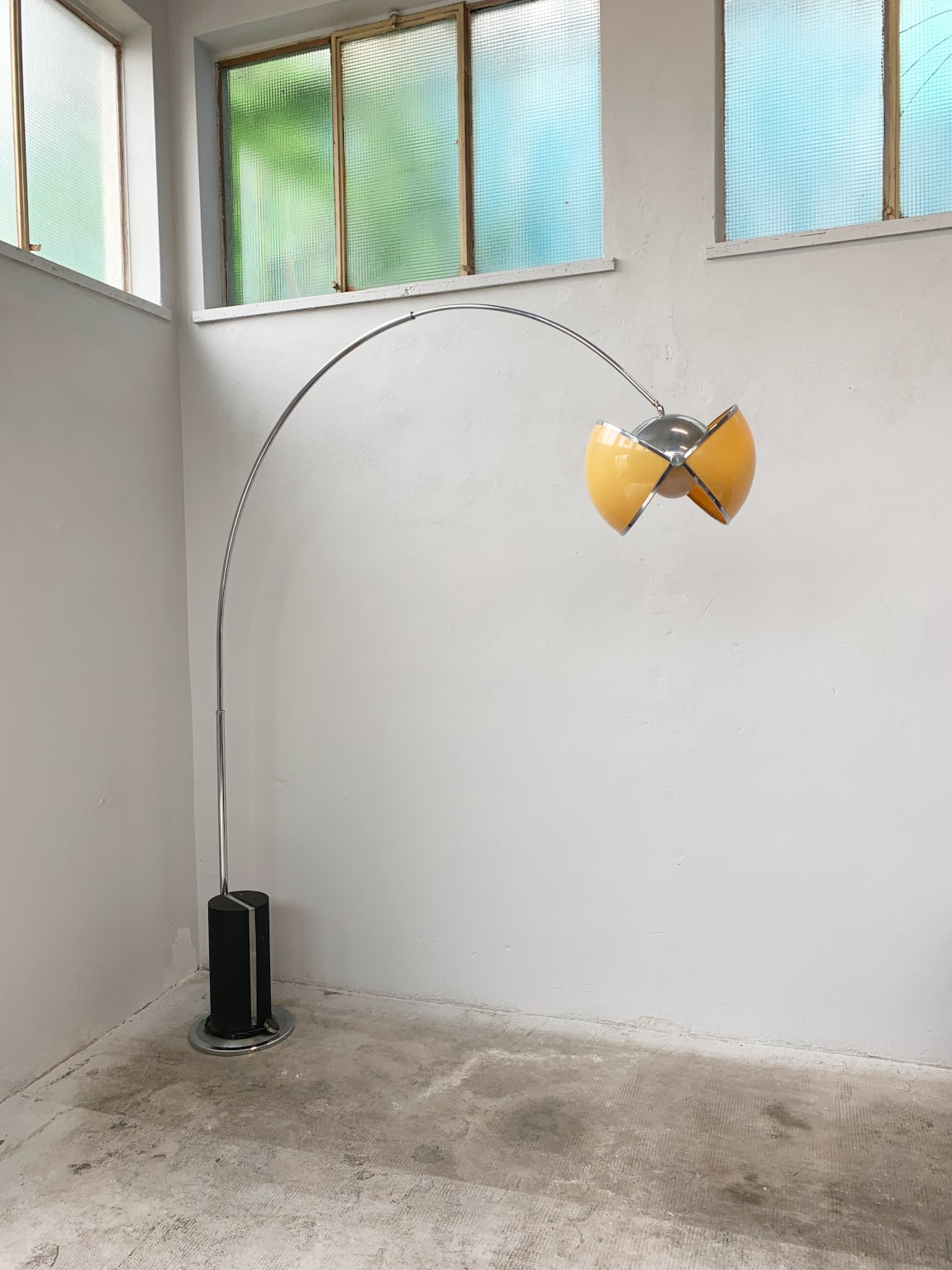 Superstudio per Poltronova attr.<br> Lampada ad arco mod. Pac Man, anni 70 - immagine 2