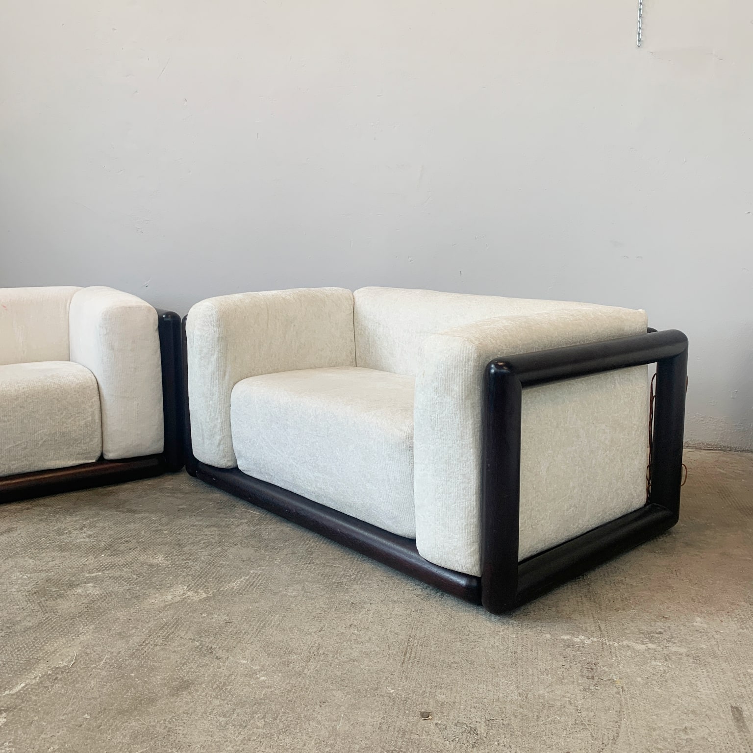 Carlo Scarpa per Simon Gavina <br> Coppia di poltrone mod. Cornaro, 1972 - immagine 3