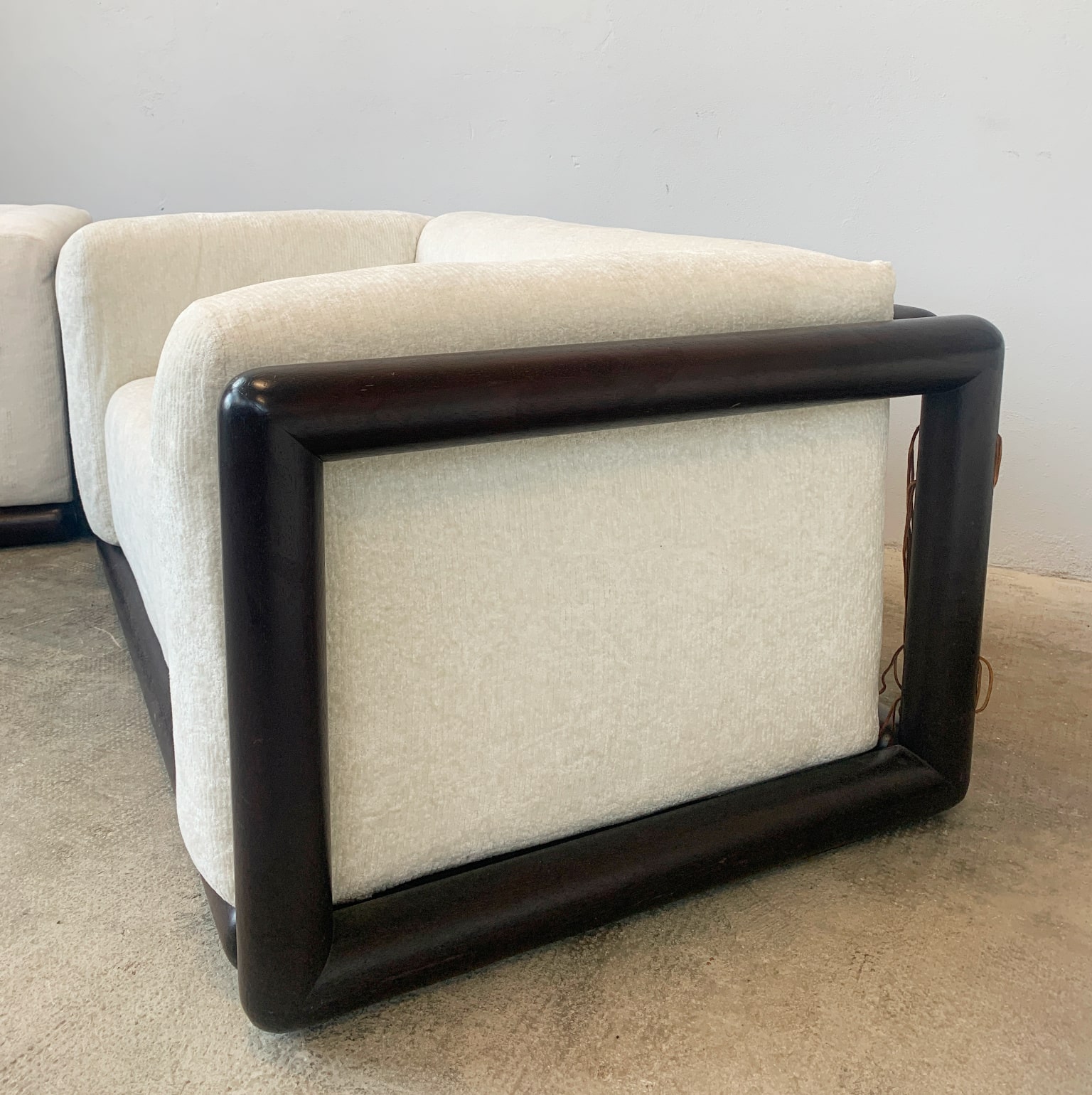 Carlo Scarpa per Simon Gavina <br> Coppia di poltrone mod. Cornaro, 1972 - immagine 4