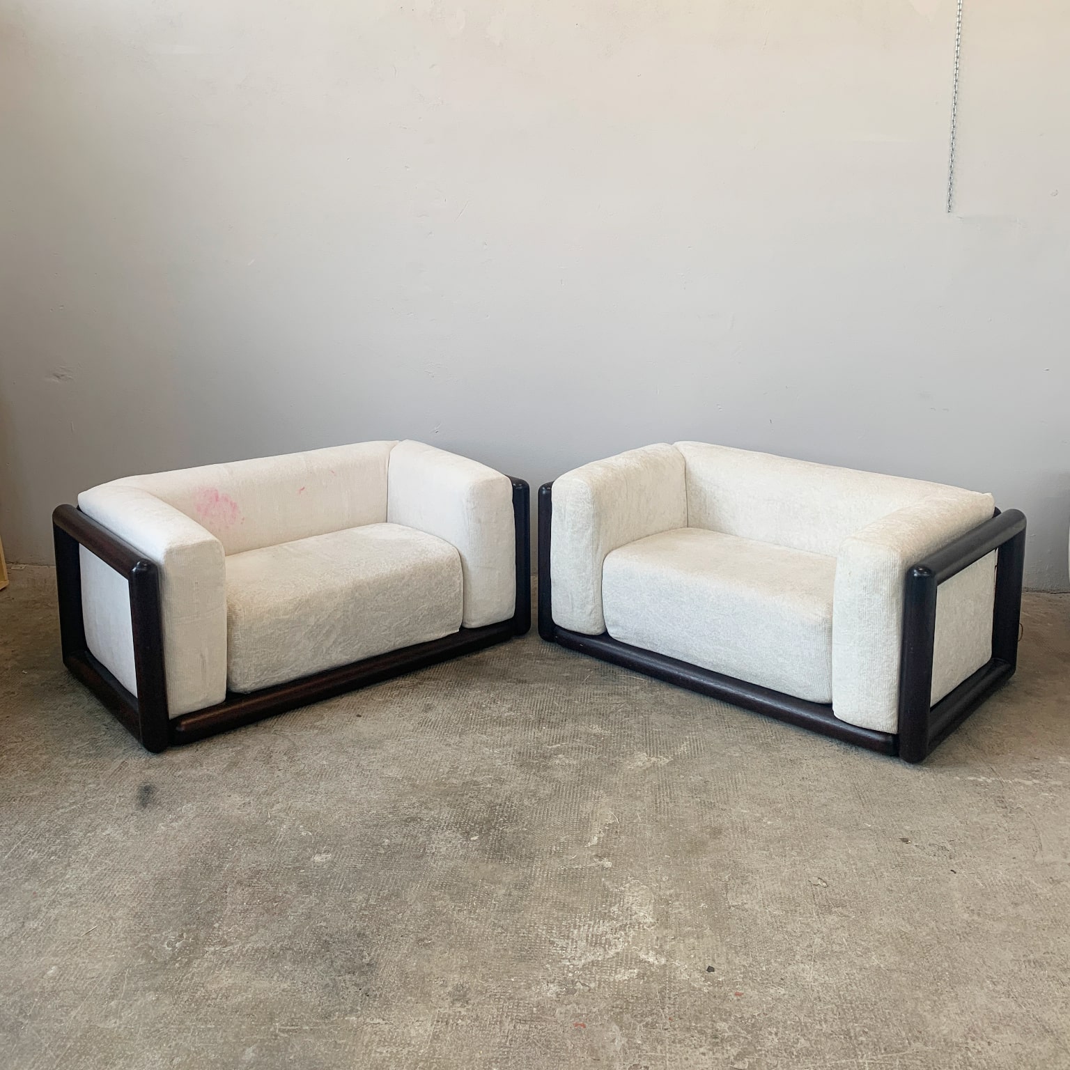 Carlo Scarpa per Simon Gavina <br> Coppia di poltrone mod. Cornaro, 1972