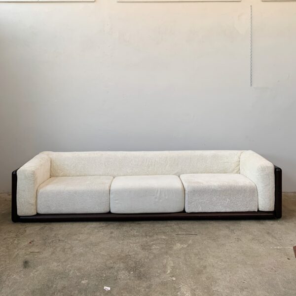 Carlo Scarpa per Simon Gavina <br> Divano a 3 posti mod. Cornaro, 1972