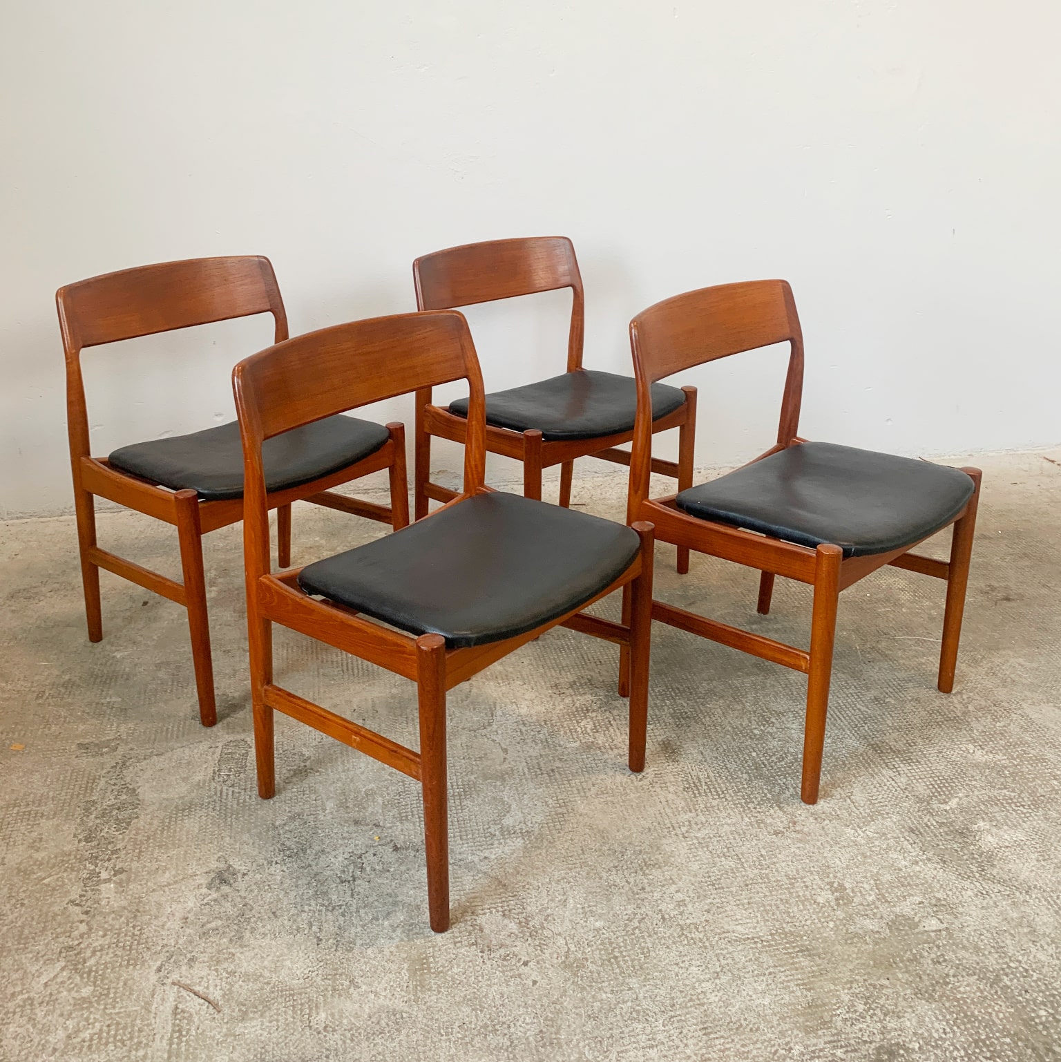 Niels Otto Möller per JLMollers attr. <br> Gruppo di 4 sedie in teak anni 60 - immagine 3