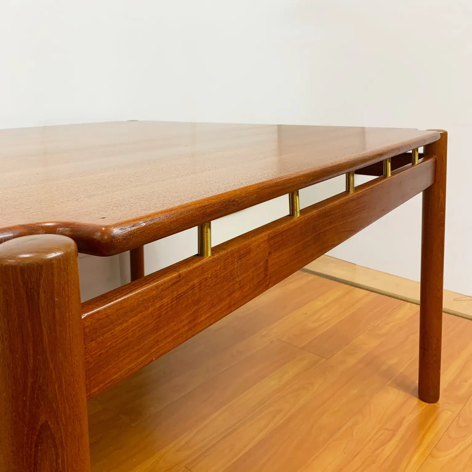 Ilmari Tapiovaara per La Permanente di Cantù <br> Tavolo quadrato in teak, anni 60 - immagine 5