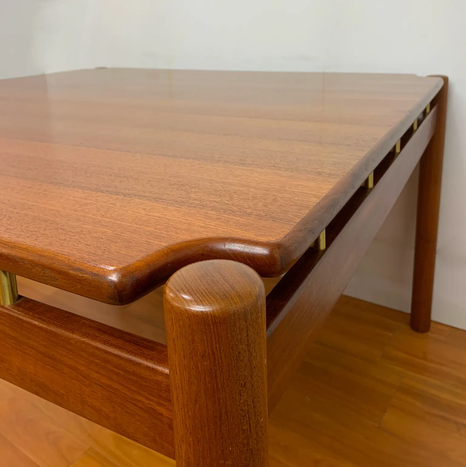 Ilmari Tapiovaara per La Permanente di Cantù <br> Tavolo quadrato in teak, anni 60 - immagine 6