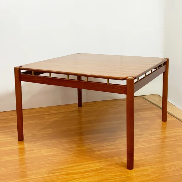 Ilmari Tapiovaara per La Permanente di Cantù <br> Tavolo quadrato in teak, anni 60