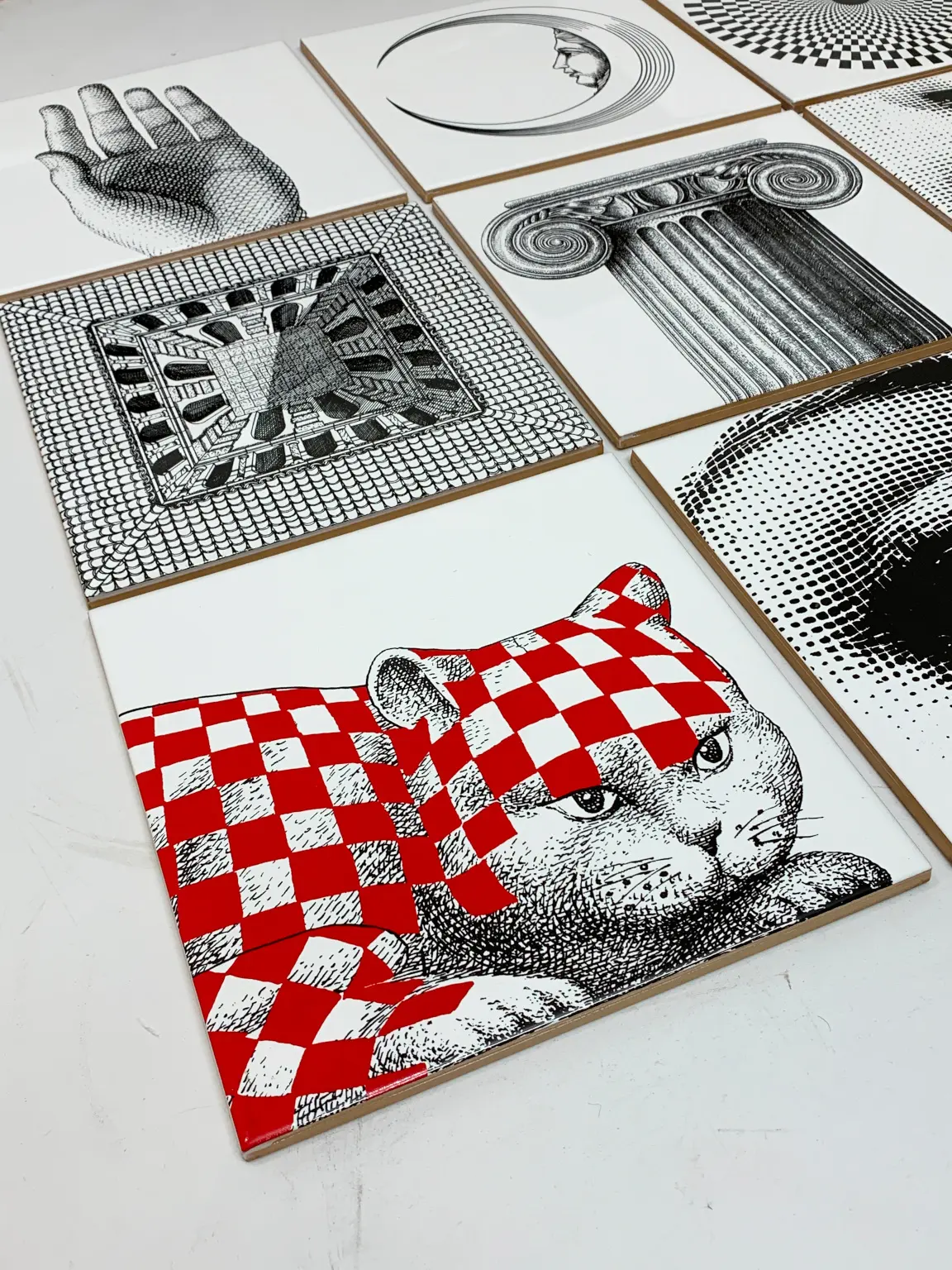 Piero Fornasetti per Ceramica Bardelli <br> Set di piastrelle "Fornasettiana", anni 2000 - immagine 3