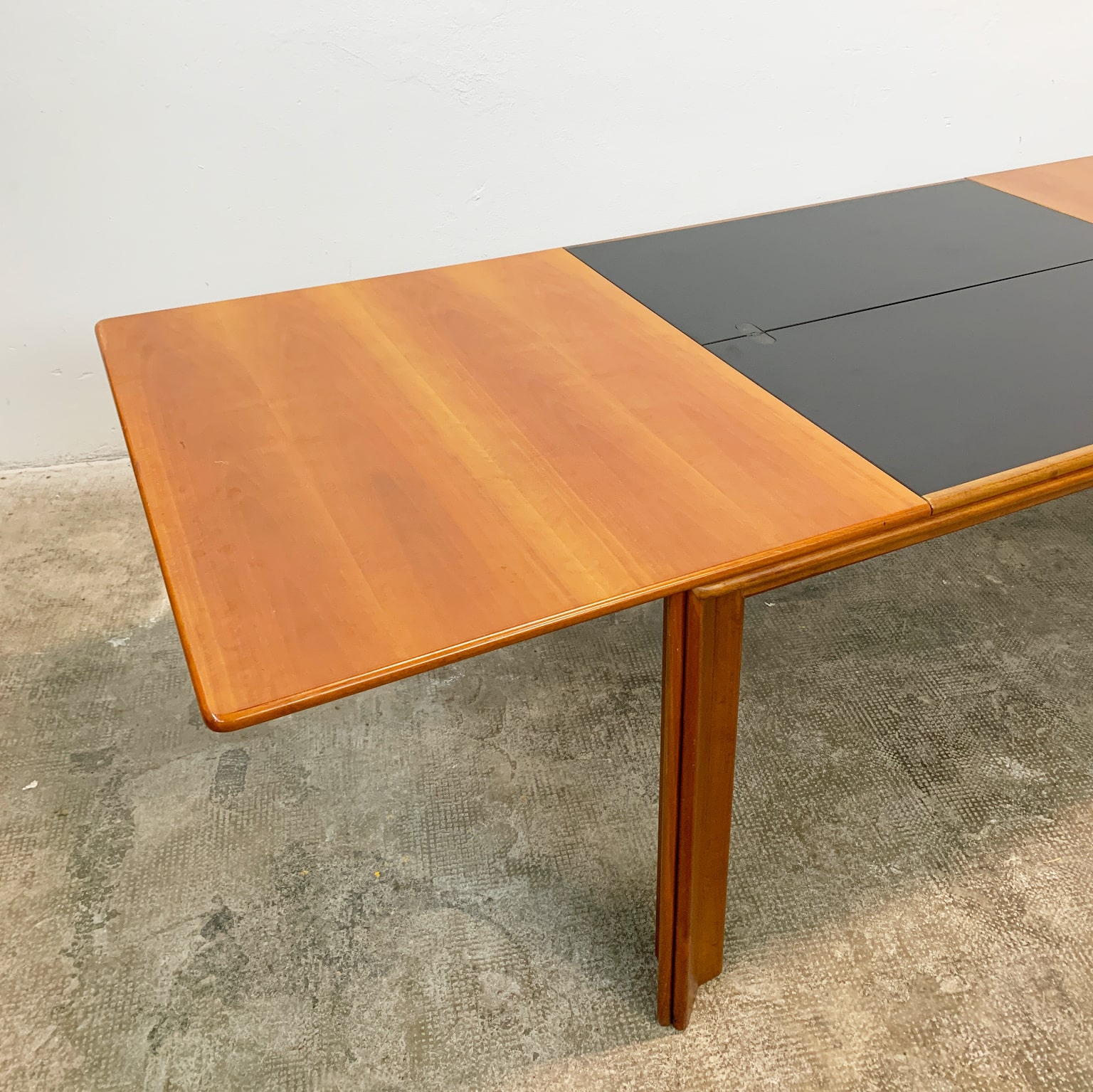 Afra e Tobia Scarpa per Molteni <br> Tavolo allungabile mod. Mou, anni 70 - immagine 8