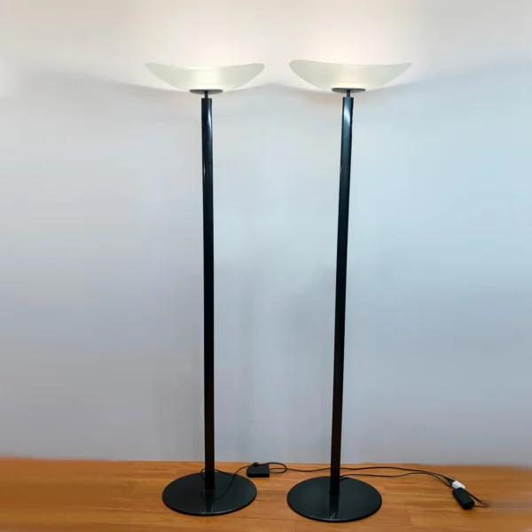 Ernesto Gismondi per Artemide <br> Coppia di lampade da terra mod. Tebe, 1989