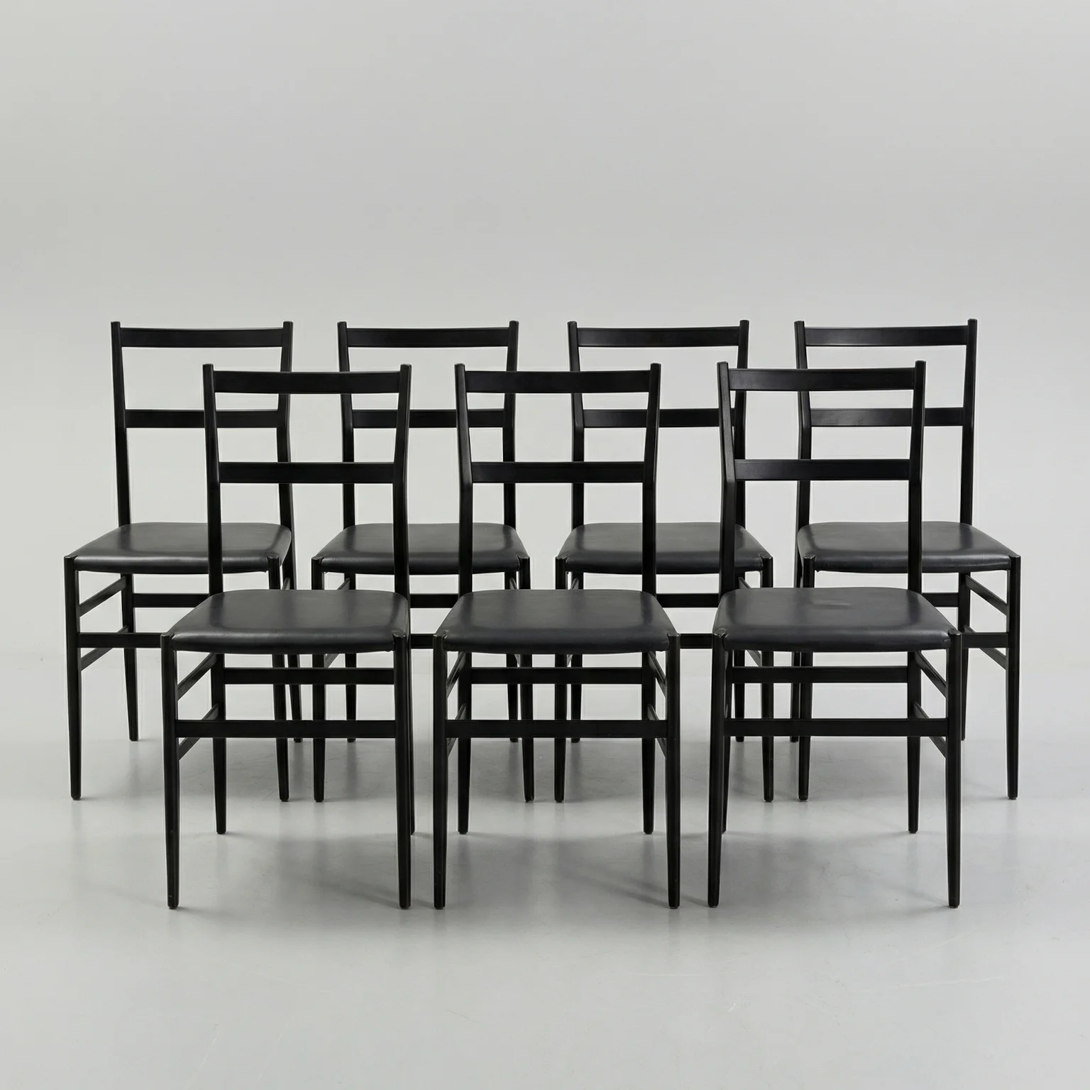 Gio Ponti per Cassina <br> Gruppo di 6 sedie mod. Superleggera, anni 2000 - immagine 2