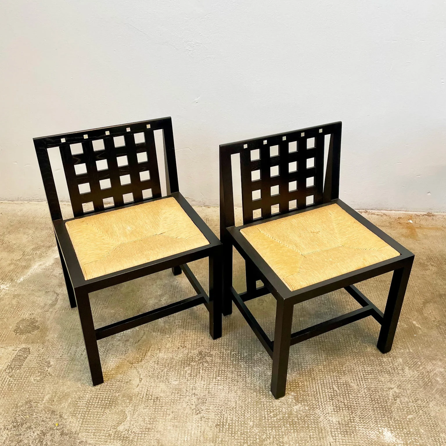 Charles Rennie Mackintosh per Cassina <br> Coppia di sedie mod. DS3, anni 80 - immagine 2