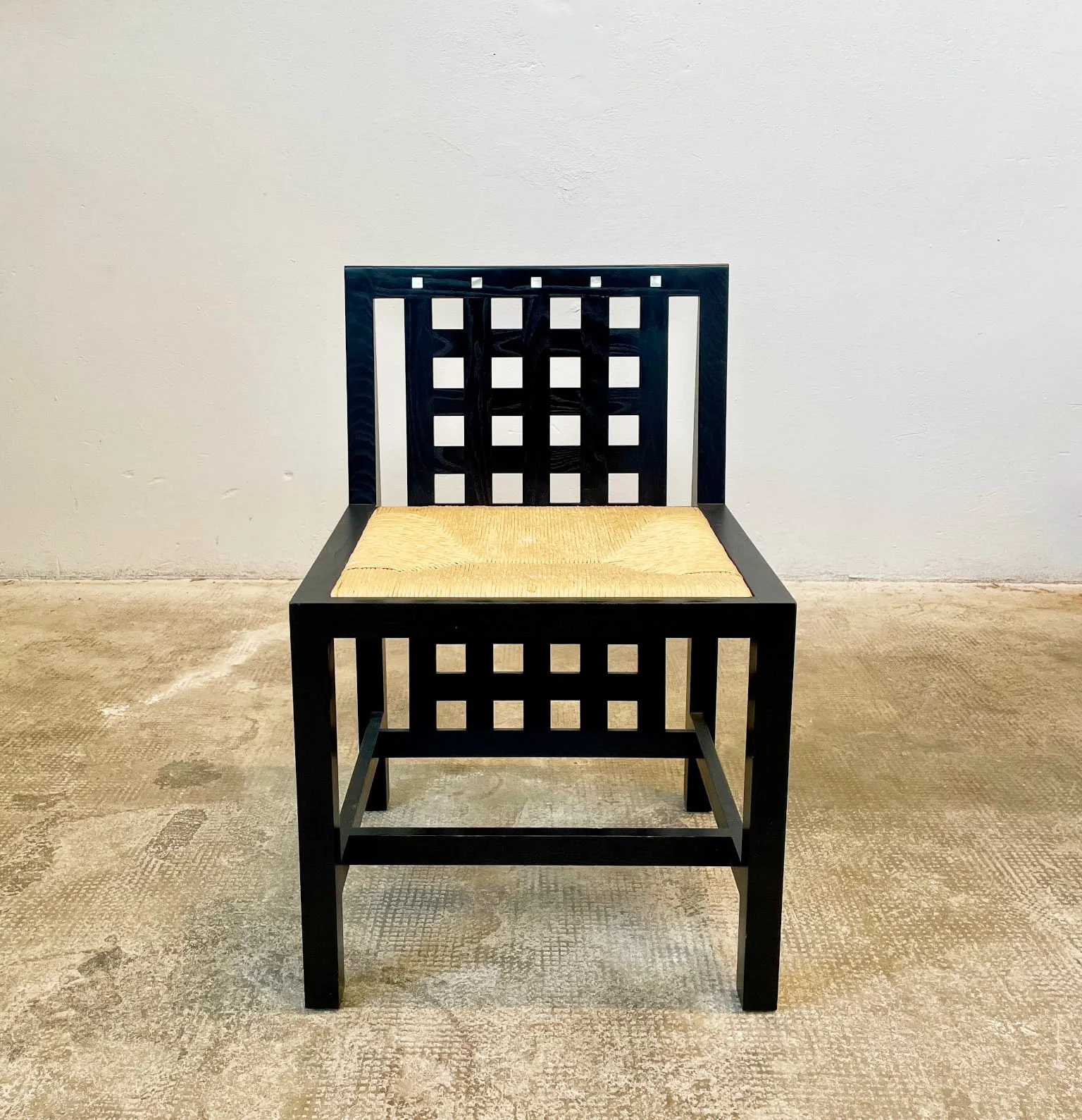 Charles Rennie Mackintosh per Cassina <br> Coppia di sedie mod. DS3, anni 80 - immagine 3