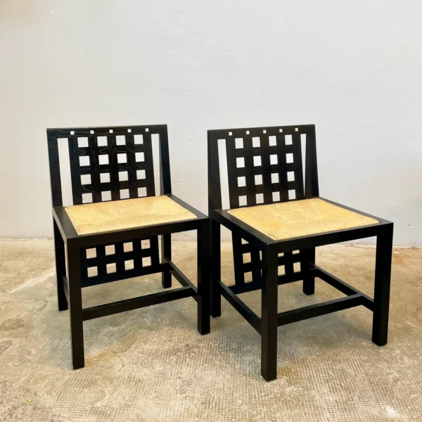 Charles Rennie Mackintosh per Cassina <br> Coppia di sedie mod. DS3, anni 80