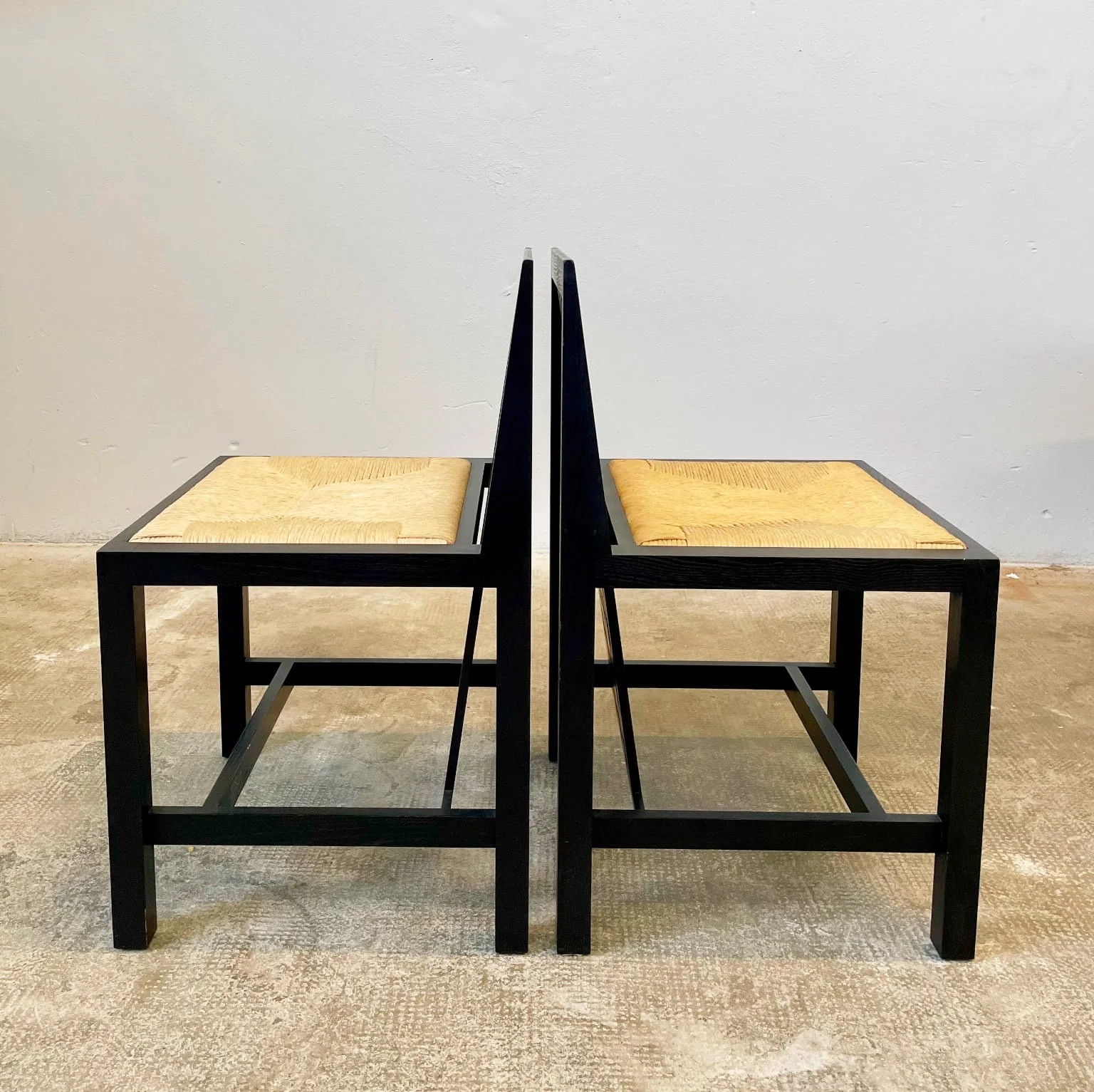 Charles Rennie Mackintosh per Cassina <br> Coppia di sedie mod. DS3, anni 80 - immagine 7