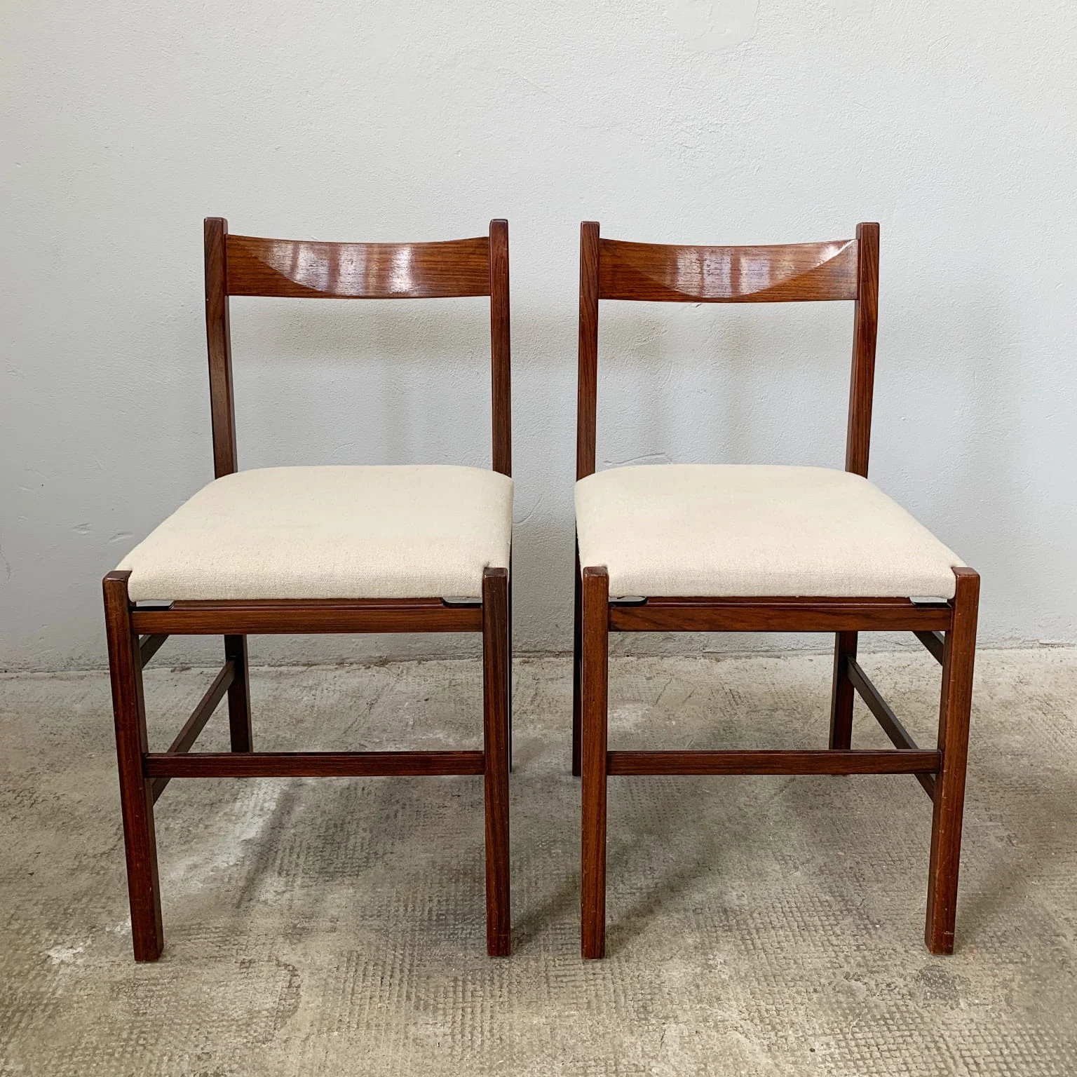 Luigi Massoni per Mobilia <br> Coppia di sedie in palissandro, anni 60 - immagine 2