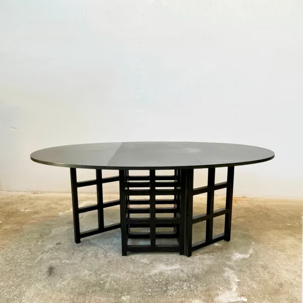 Charles Rennie Mackintosh per Cassina <br> Tavolo ovale mod. DS1, anni 80