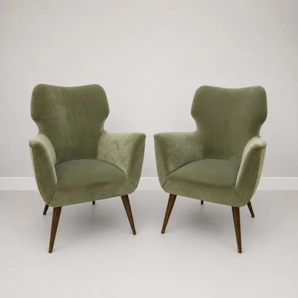 Coppia di poltroncine in velluto verde <br> Italia, anni 50