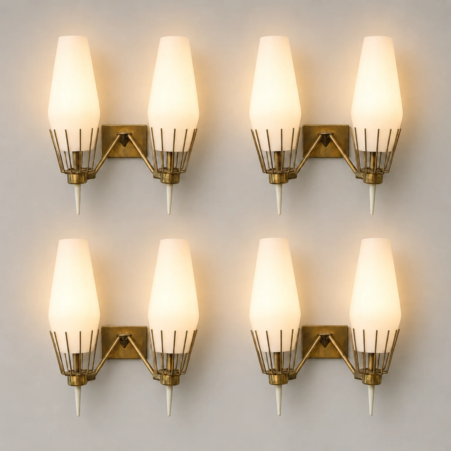 Gruppo di 4 applique in ottone e vetro <br> Italia, anni 50 - immagine 2