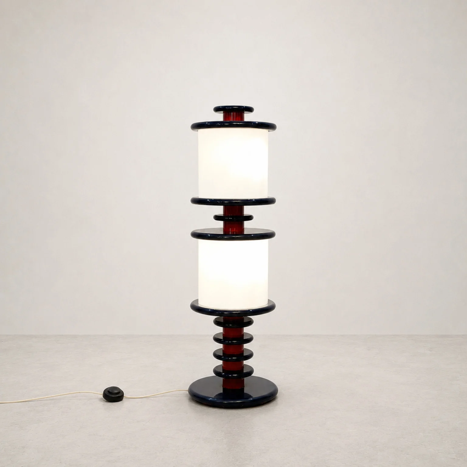 Lampada da terra nello stile di Ettore Sottsass <br> Italia, anni 70