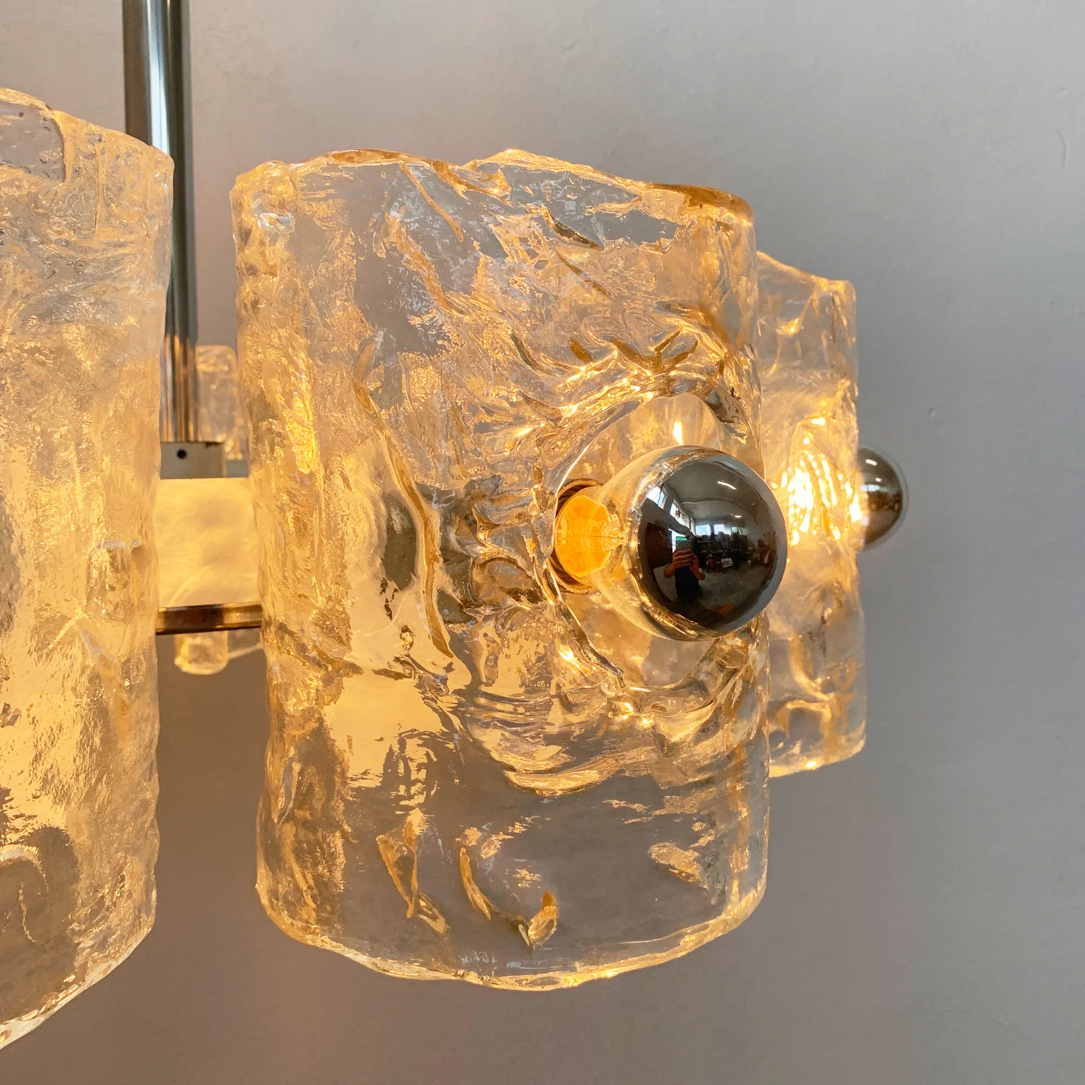 Lampadario a 8 luci con diffusori in vetro soffiato <br> Italia anni 70 - immagine 11