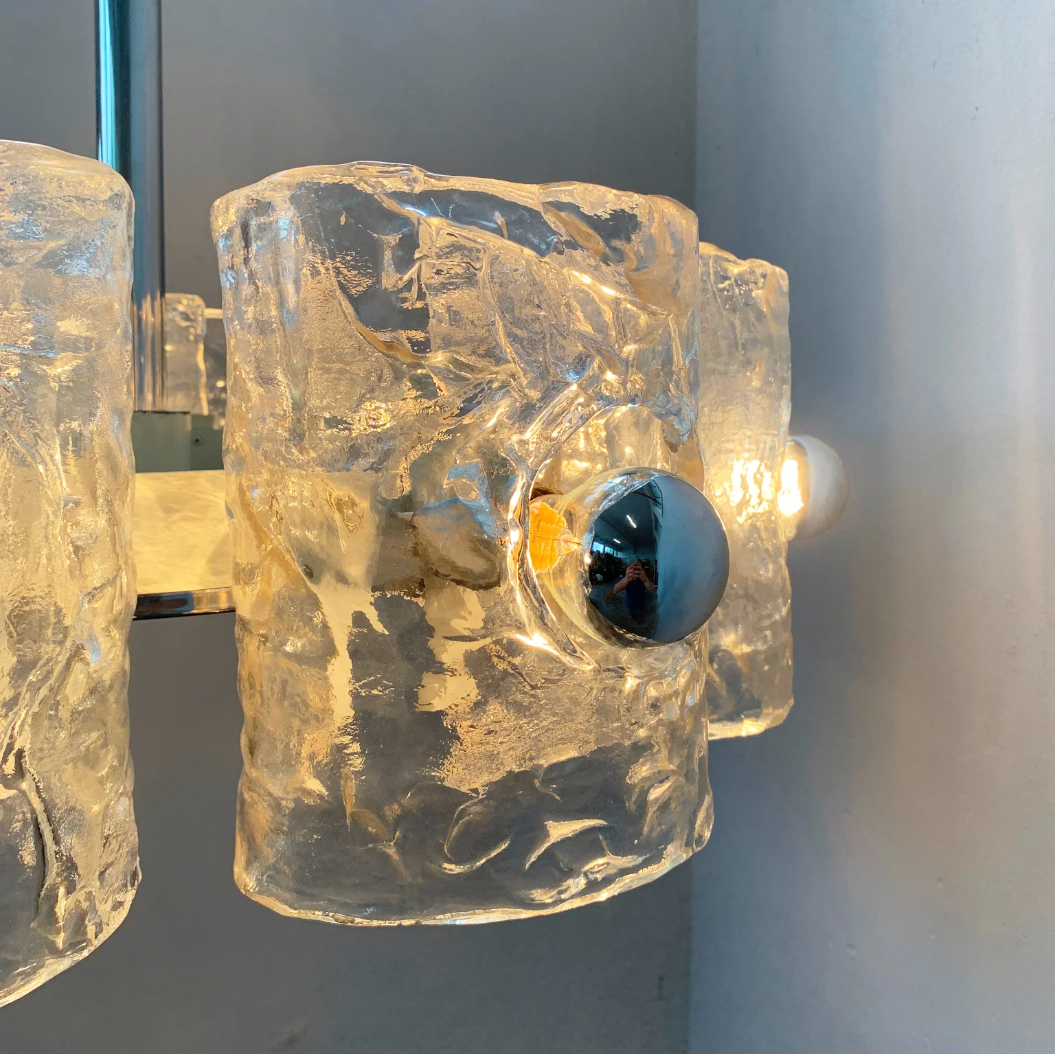 Lampadario a 8 luci con diffusori in vetro soffiato <br> Italia anni 70 - immagine 12
