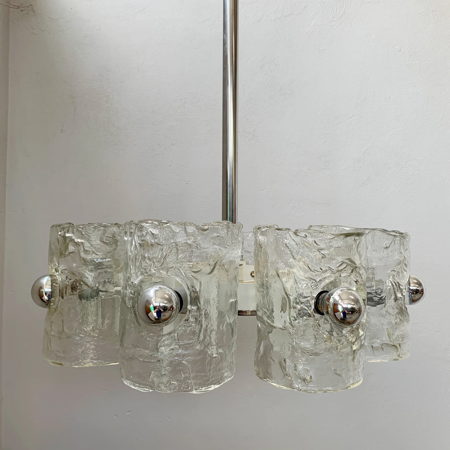 Lampadario a 8 luci con diffusori in vetro soffiato <br> Italia anni 70 - immagine 3