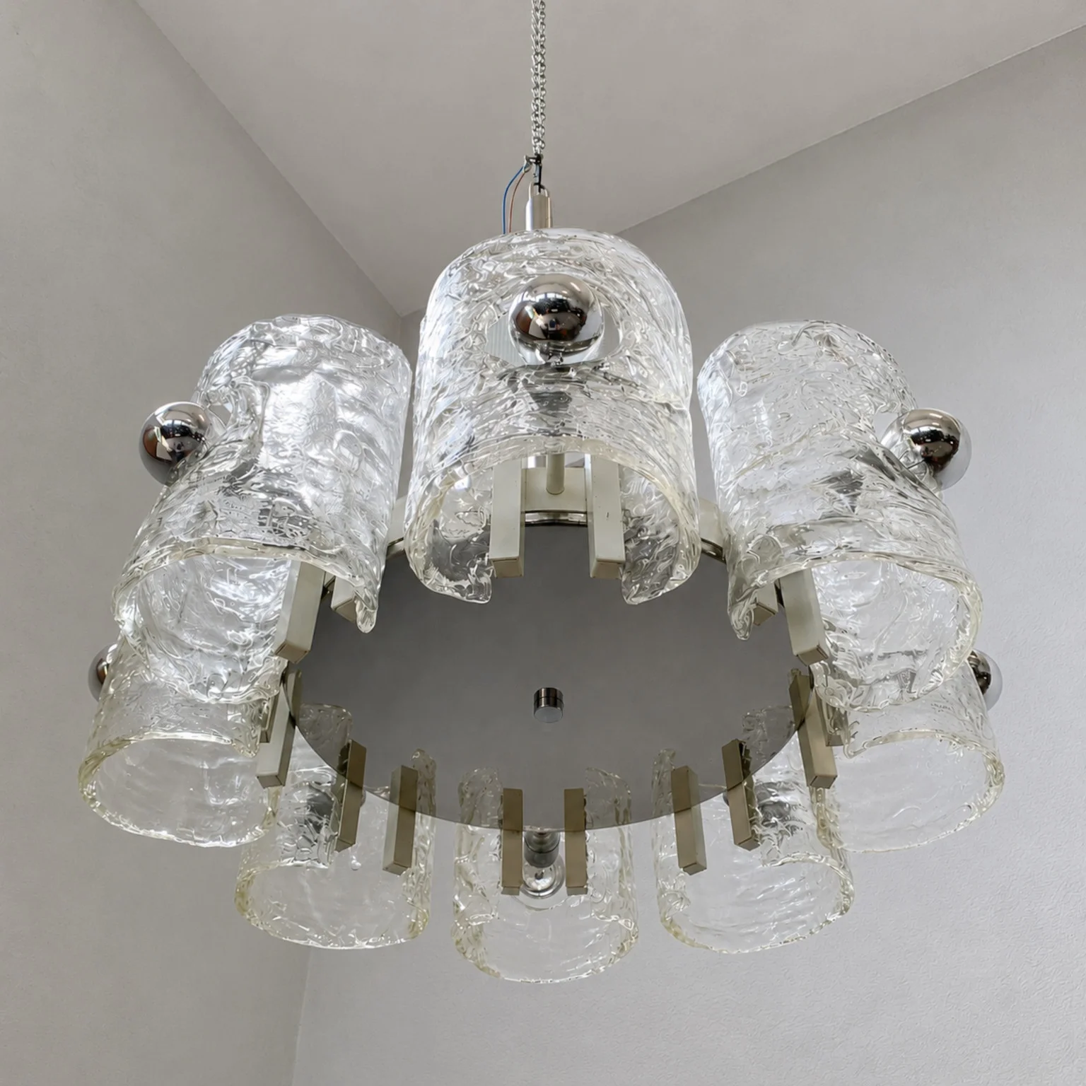 Lampadario a 8 luci con diffusori in vetro soffiato <br> Italia anni 70 - immagine 4