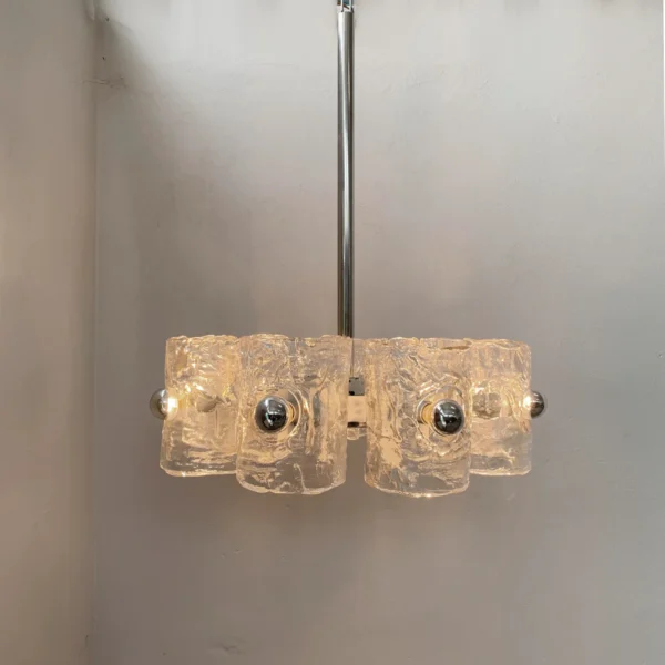 Lampadario a 8 luci con diffusori in vetro soffiato <br> Italia anni 70