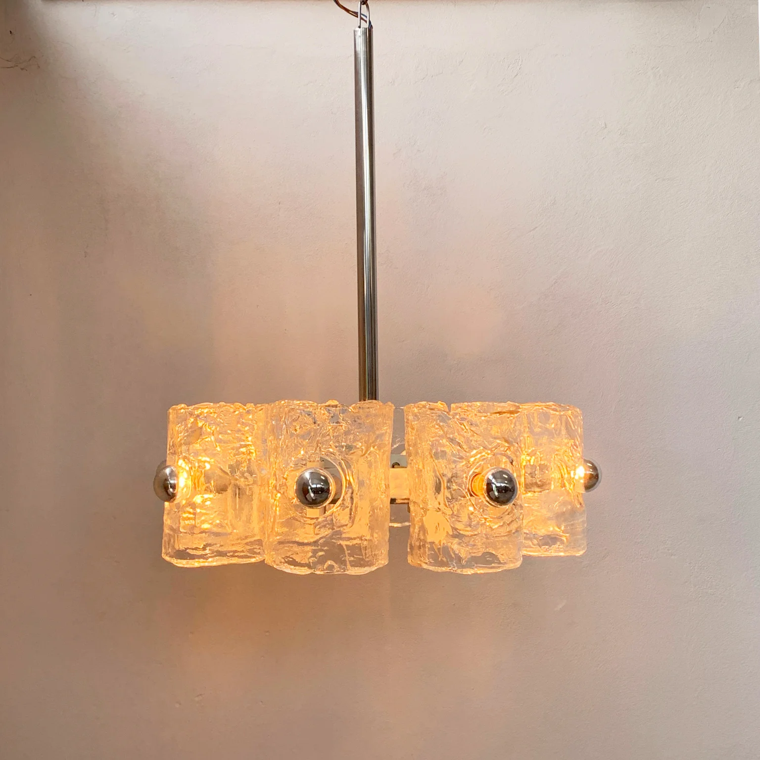 Lampadario a 8 luci con diffusori in vetro soffiato <br> Italia anni 70 - immagine 7