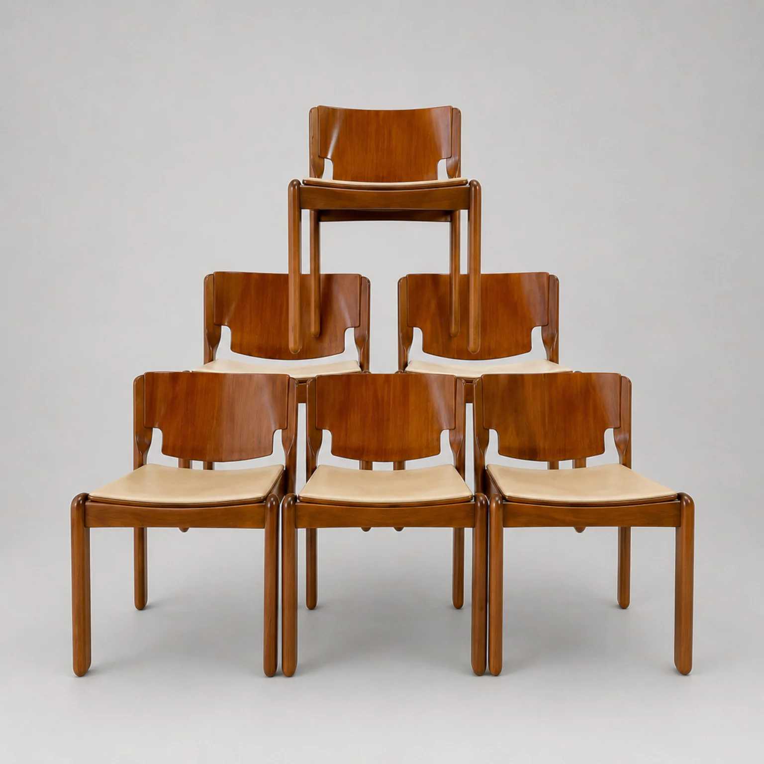 Vico Magistretti per Cassina <br> Gruppo di 6 sedie impilabili mod. 122, anni 60
